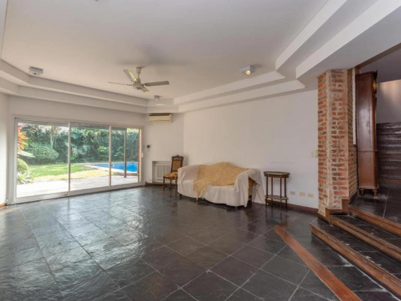 Venta Martínez Casa con Gran Ubicación 4 Dormitorios a 2 Cuadras del Río
