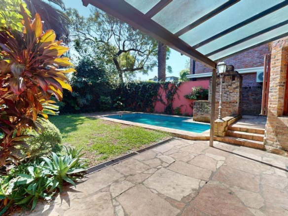 Venta Martínez Casa con Gran Ubicación 4 Dormitorios a 2 Cuadras del Río