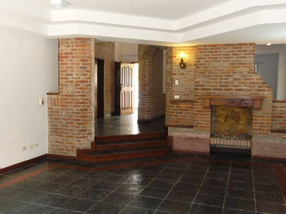 Venta Martínez Casa con Gran Ubicación 4 Dormitorios a 2 Cuadras del Río