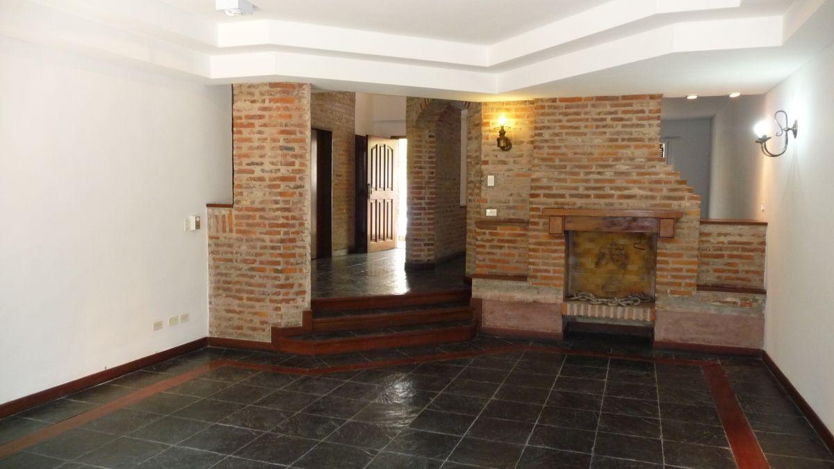 Venta Martínez Casa con Gran Ubicación 4 Dormitorios a 2 Cuadras del Río
