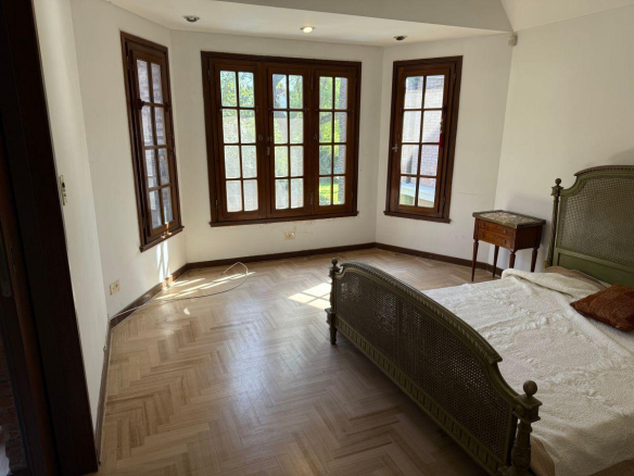 Venta Martínez Casa con Gran Ubicación 4 Dormitorios a 2 Cuadras del Río
