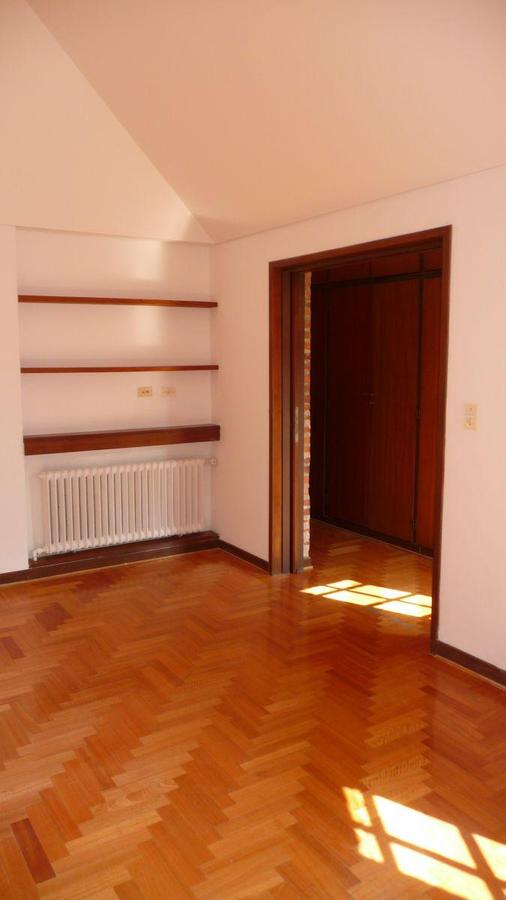 Venta Martínez Casa con Gran Ubicación 4 Dormitorios a 2 Cuadras del Río