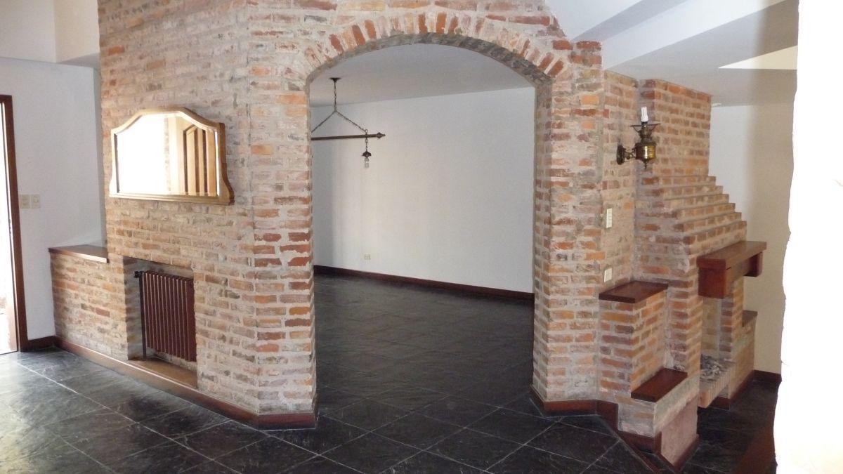 Venta Martínez Casa con Gran Ubicación 4 Dormitorios a 2 Cuadras del Río