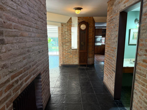 Venta Martínez Casa con Gran Ubicación 4 Dormitorios a 2 Cuadras del Río