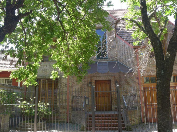 Venta Martínez Casa con Gran Ubicación 4 Dormitorios a 2 Cuadras del Río