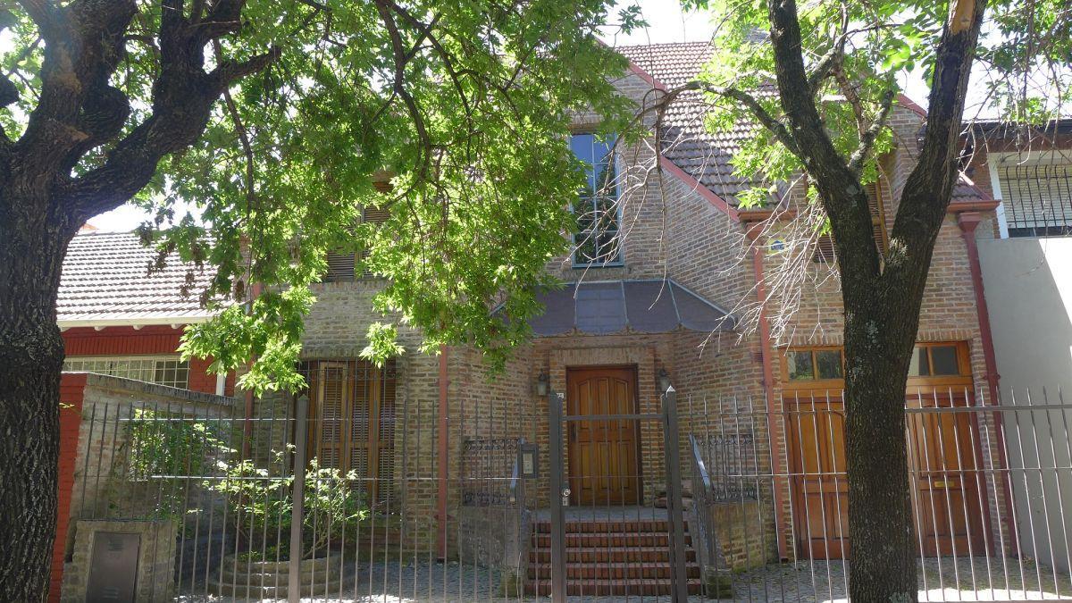 Venta Martínez Casa con Gran Ubicación 4 Dormitorios a 2 Cuadras del Río