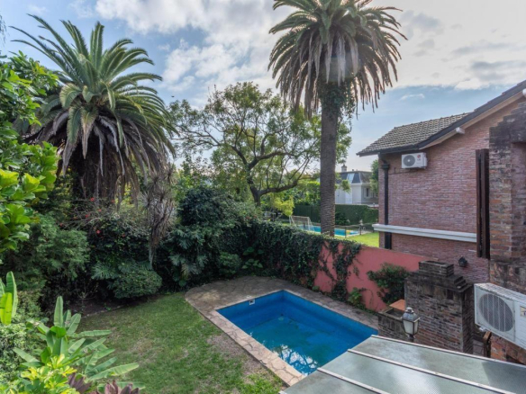 Venta Martínez Casa con Gran Ubicación 4 Dormitorios a 2 Cuadras del Río