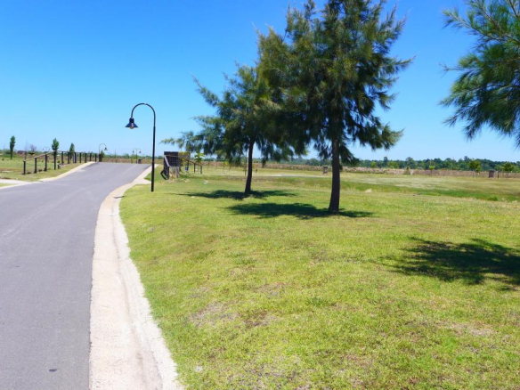 Venta Lote a Laguna Barrio El Naudir con proyecto incluido