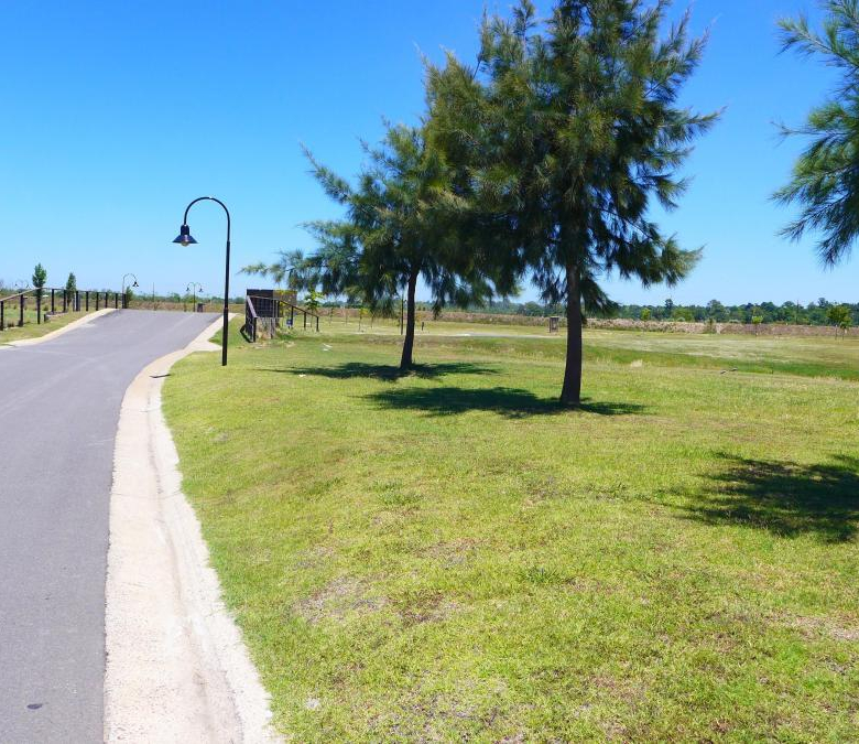 Venta Lote a Laguna Barrio El Naudir con proyecto incluido