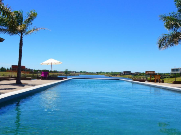Venta Lote a Laguna Barrio El Naudir con proyecto incluido