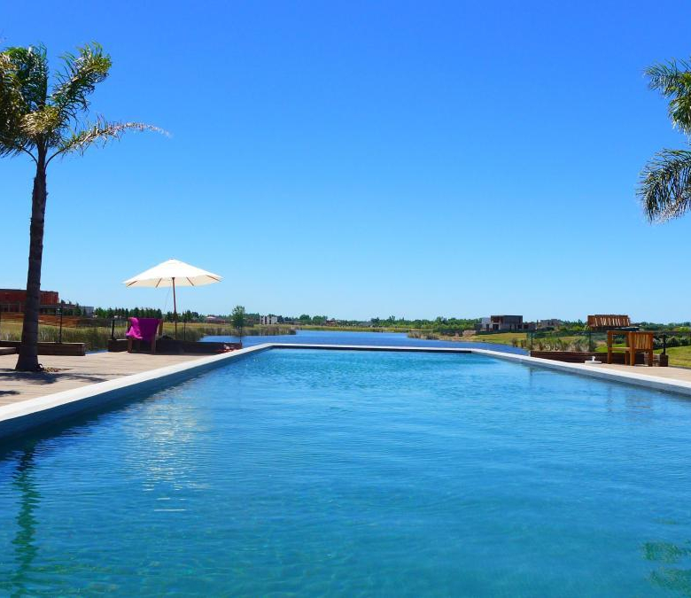 Venta Lote a Laguna Barrio El Naudir con proyecto incluido