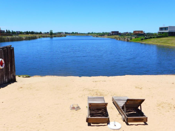 Venta Lote a Laguna Barrio El Naudir con proyecto incluido