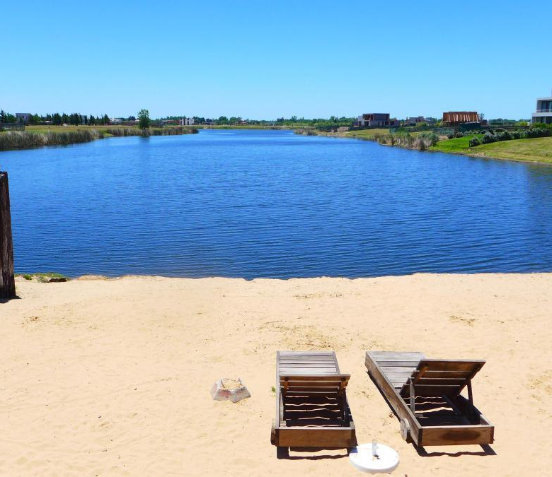 Venta Lote a Laguna Barrio El Naudir con proyecto incluido