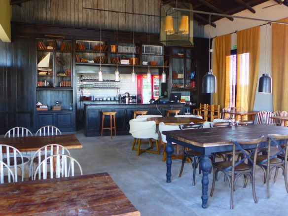 Venta Lote a Laguna Barrio El Naudir con proyecto incluido
