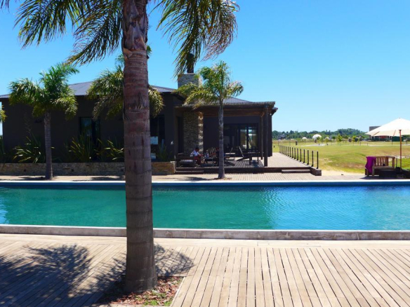 Venta Lote a Laguna Barrio El Naudir con proyecto incluido