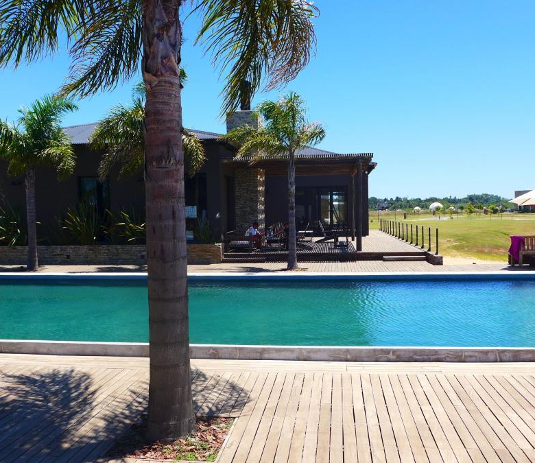Venta Lote a Laguna Barrio El Naudir con proyecto incluido