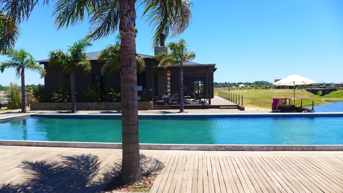 Venta Lote a Laguna Barrio El Naudir con proyecto incluido
