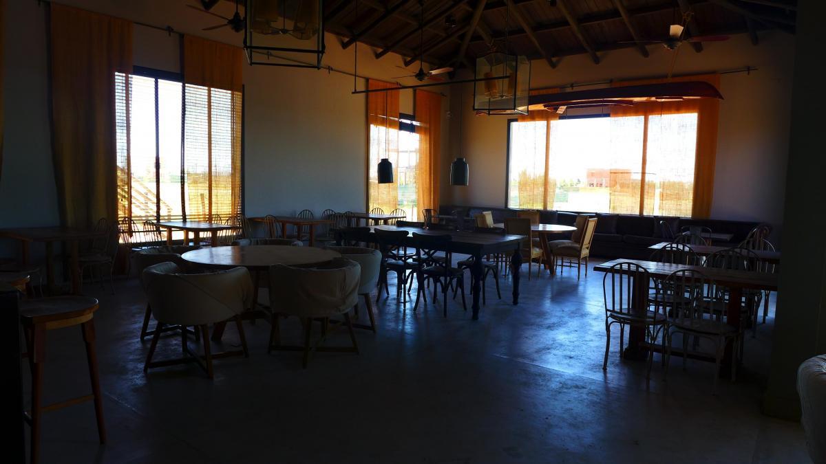 Venta Lote a Laguna Barrio El Naudir con proyecto incluido