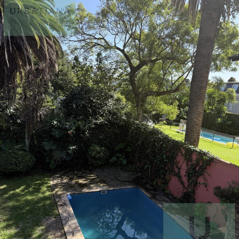 Venta Martínez Casa con Gran Ubicación 4 Dormitorios a 2 Cuadras del Río