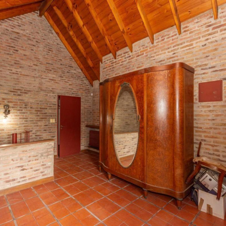Venta Martínez Casa con Gran Ubicación 4 Dormitorios a 2 Cuadras del Río