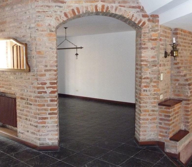 Venta Martínez Casa con Gran Ubicación 4 Dormitorios a 2 Cuadras del Río