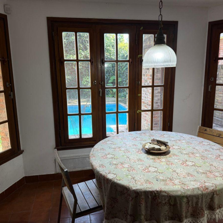 Venta Martínez Casa con Gran Ubicación 4 Dormitorios a 2 Cuadras del Río