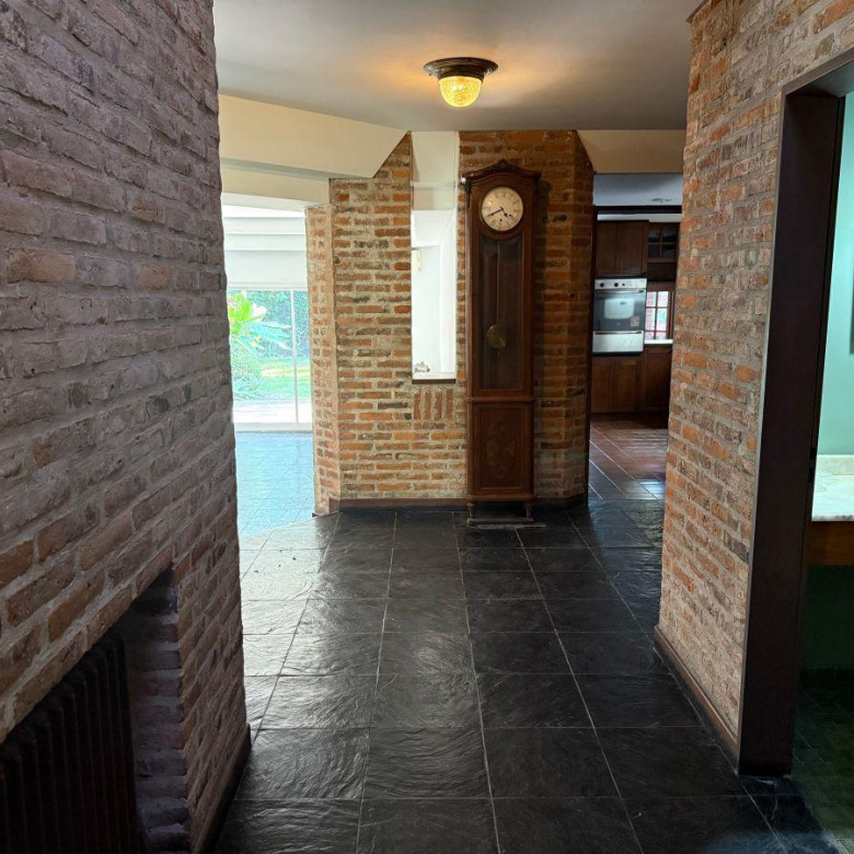 Venta Martínez Casa con Gran Ubicación 4 Dormitorios a 2 Cuadras del Río