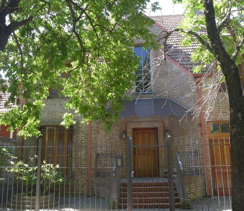Venta Martínez Casa con Gran Ubicación 4 Dormitorios a 2 Cuadras del Río
