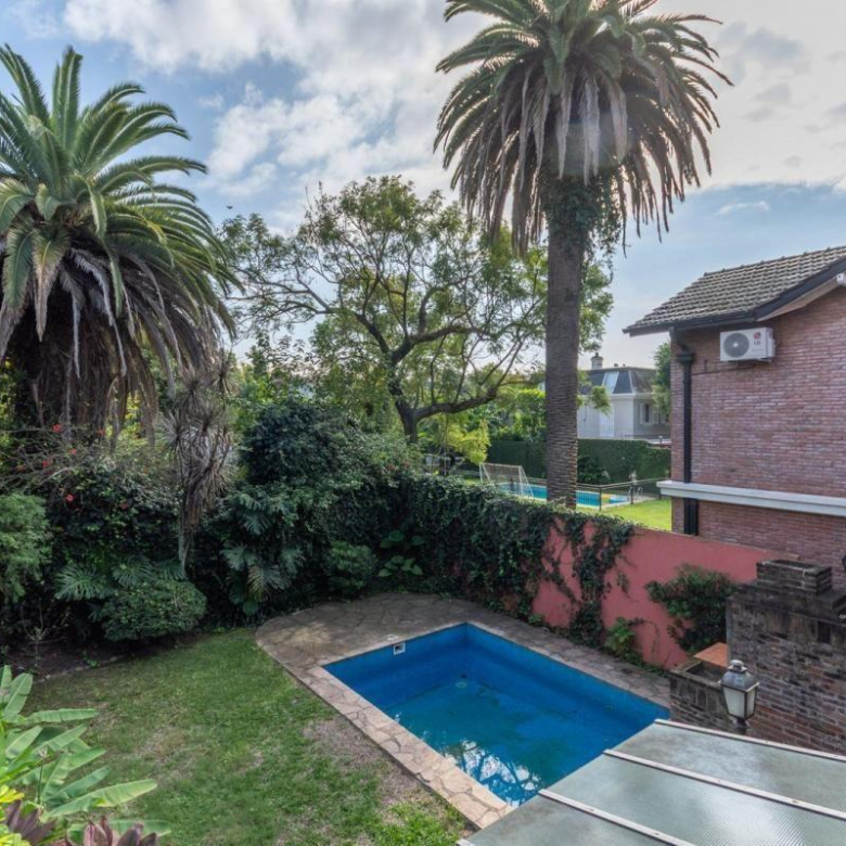 Venta Martínez Casa con Gran Ubicación 4 Dormitorios a 2 Cuadras del Río