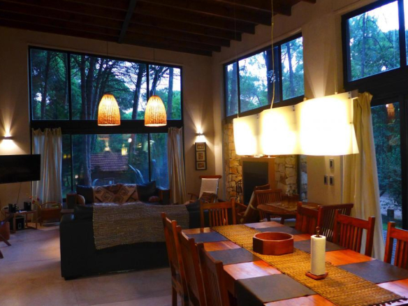 Alquiler Cariló Casa 5 dormitorios Moderna en el Bosque