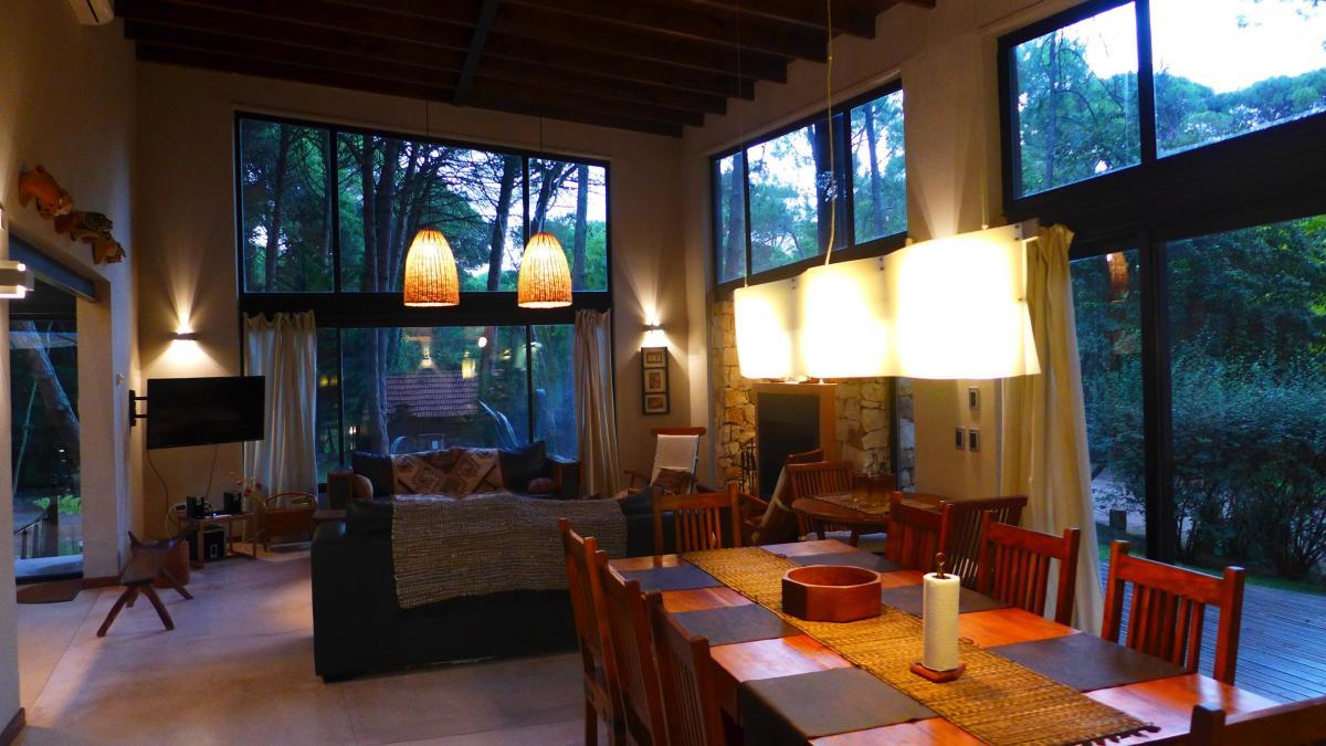 Alquiler Cariló Casa 5 dormitorios Moderna en el Bosque