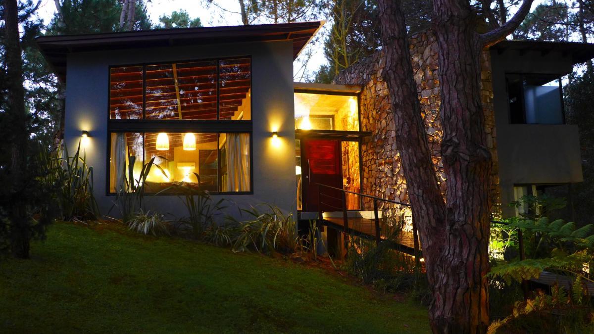 Alquiler Cariló Casa 5 dormitorios Moderna en el Bosque