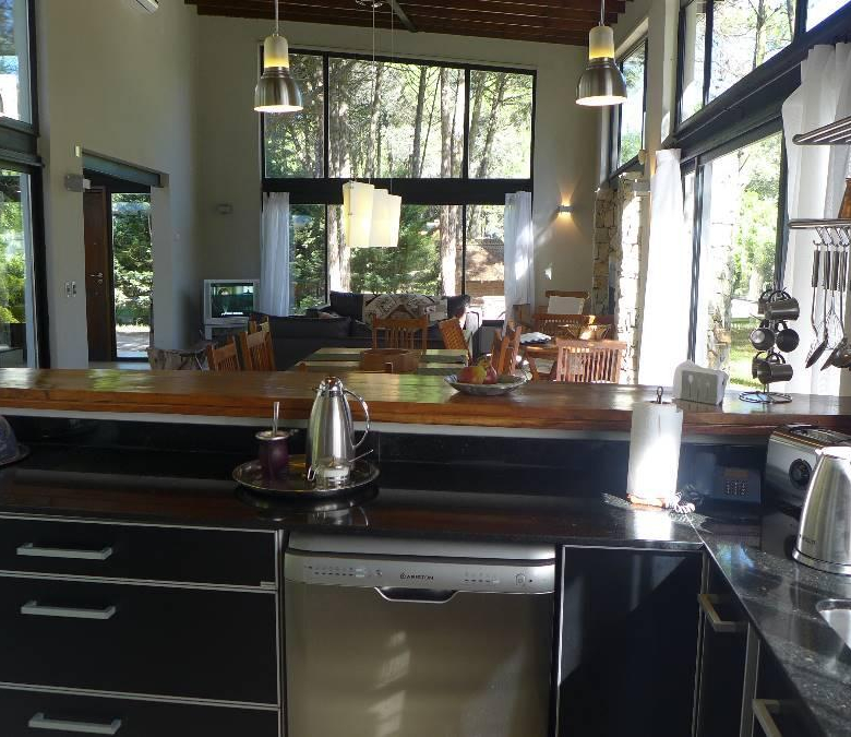 Alquiler Cariló Casa 5 dormitorios Moderna en el Bosque