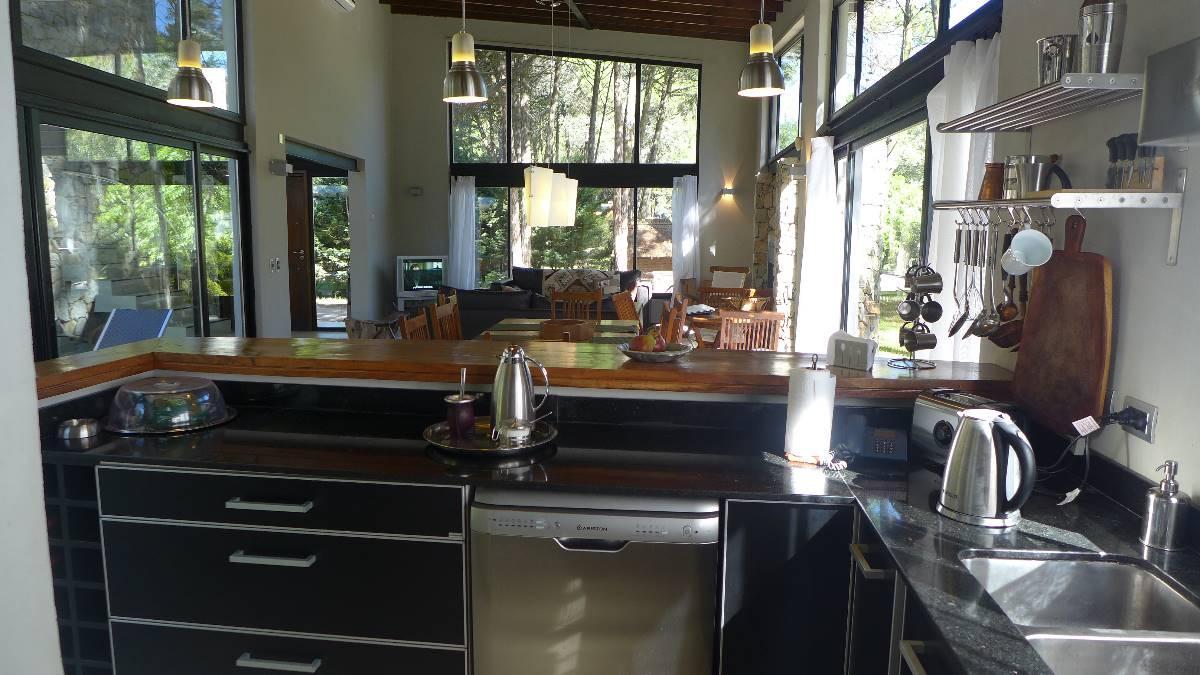 Alquiler Cariló Casa 5 dormitorios Moderna en el Bosque