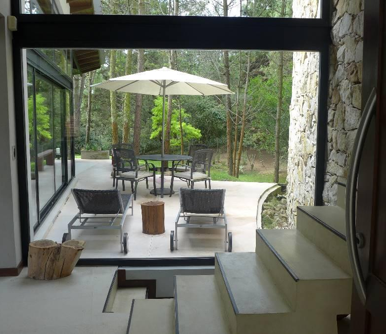 Alquiler Cariló Casa 5 dormitorios Moderna en el Bosque