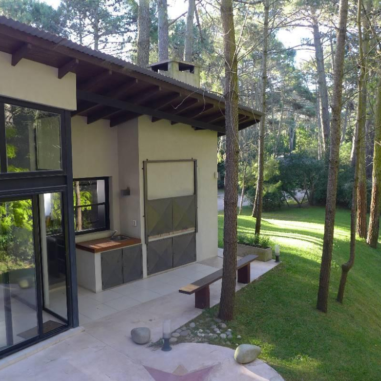 Alquiler Cariló Casa 5 dormitorios Moderna en el Bosque
