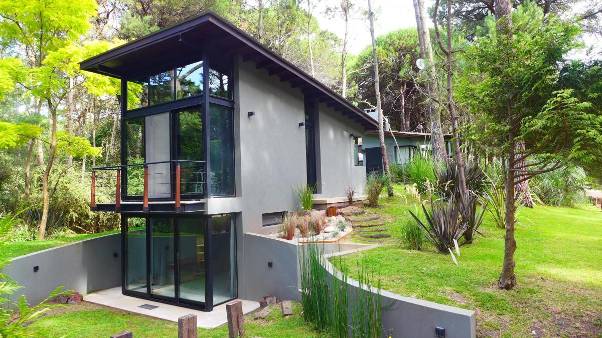 Alquiler Cariló Casa 5 dormitorios Moderna en el Bosque