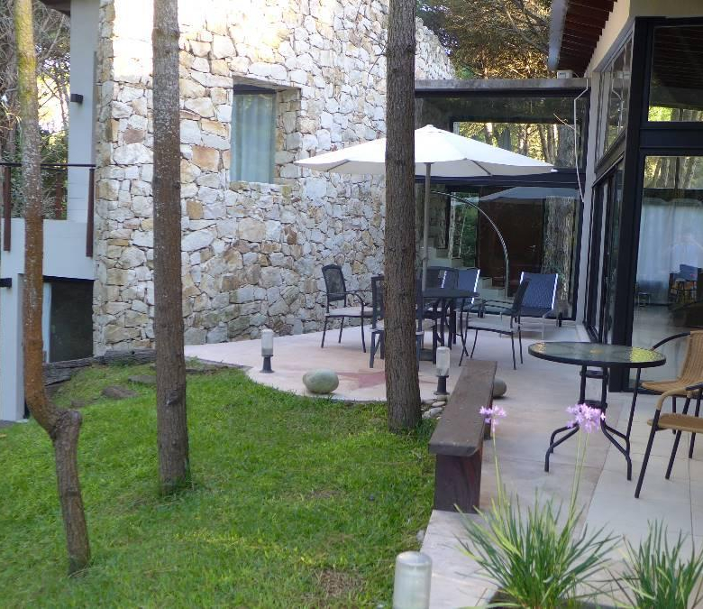 Alquiler Cariló Casa 5 dormitorios Moderna en el Bosque