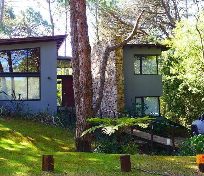 Alquiler Cariló Casa 5 dormitorios Moderna en el Bosque
