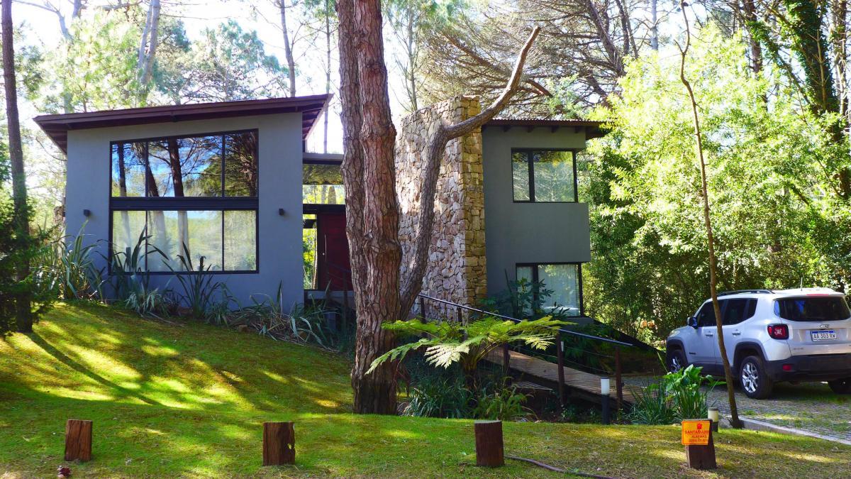 Alquiler Cariló Casa 5 dormitorios Moderna en el Bosque