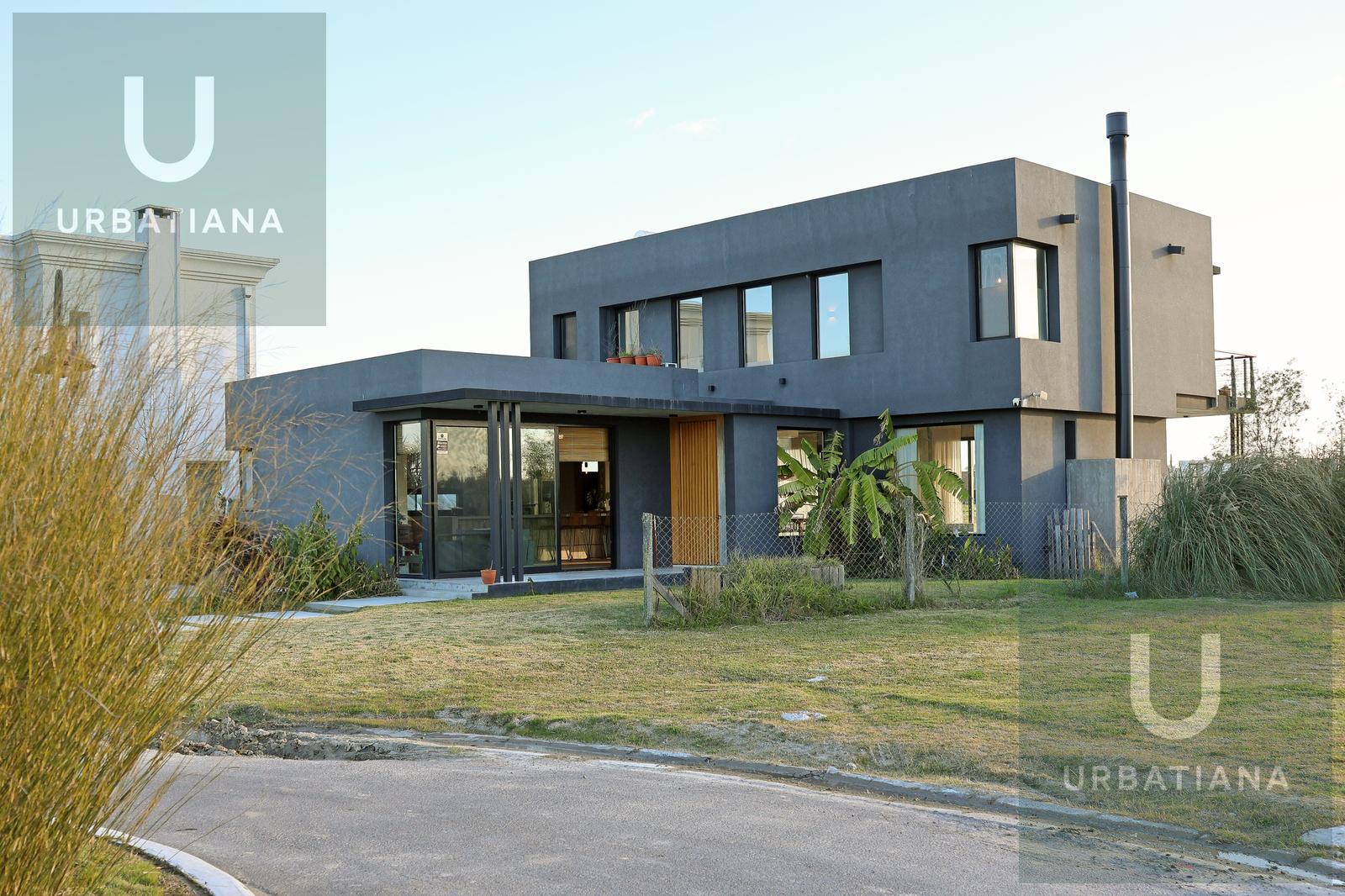 Casa en Venta con Muelle Propio sobre el Río – El Naudir, Escobar