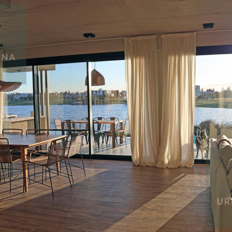Casa en Venta con Muelle Propio sobre el Río – El Naudir, Escobar