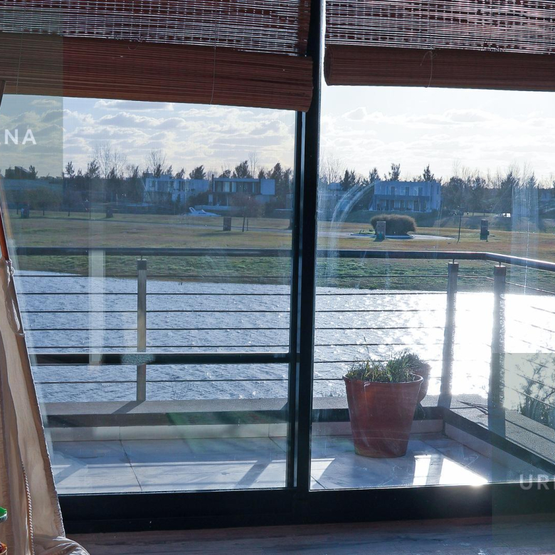 Casa en Venta con Muelle Propio sobre el Río – El Naudir, Escobar