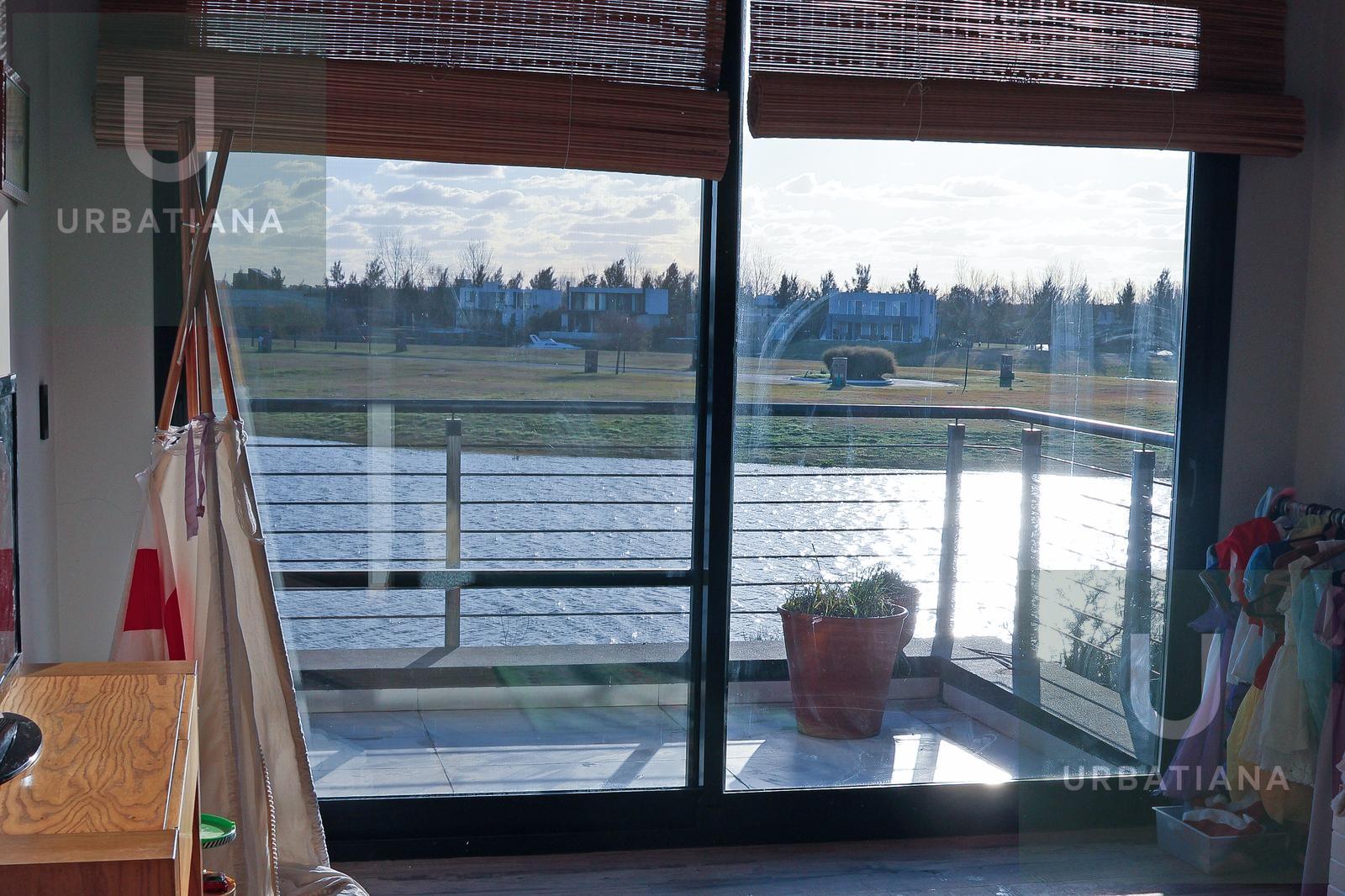 Casa en Venta con Muelle Propio sobre el Río – El Naudir, Escobar