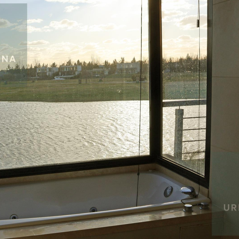 Casa en Venta con Muelle Propio sobre el Río – El Naudir, Escobar