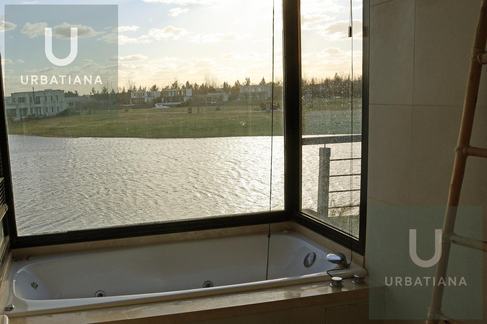 Casa en Venta con Muelle Propio sobre el Río – El Naudir, Escobar