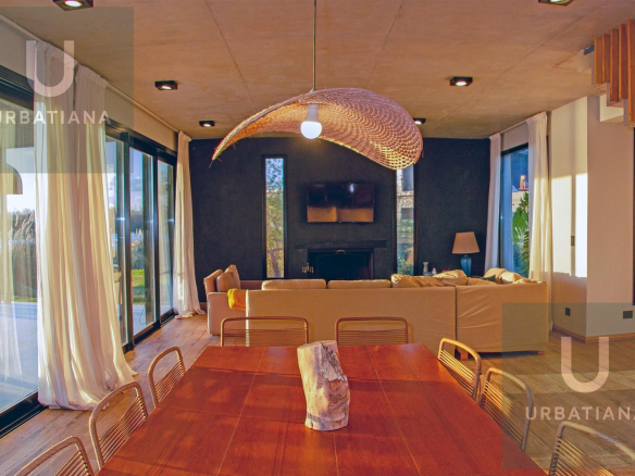 Casa en Venta con Muelle Propio sobre el Río – El Naudir, Escobar