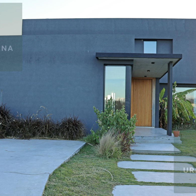 Casa en Venta con Muelle Propio sobre el Río – El Naudir, Escobar