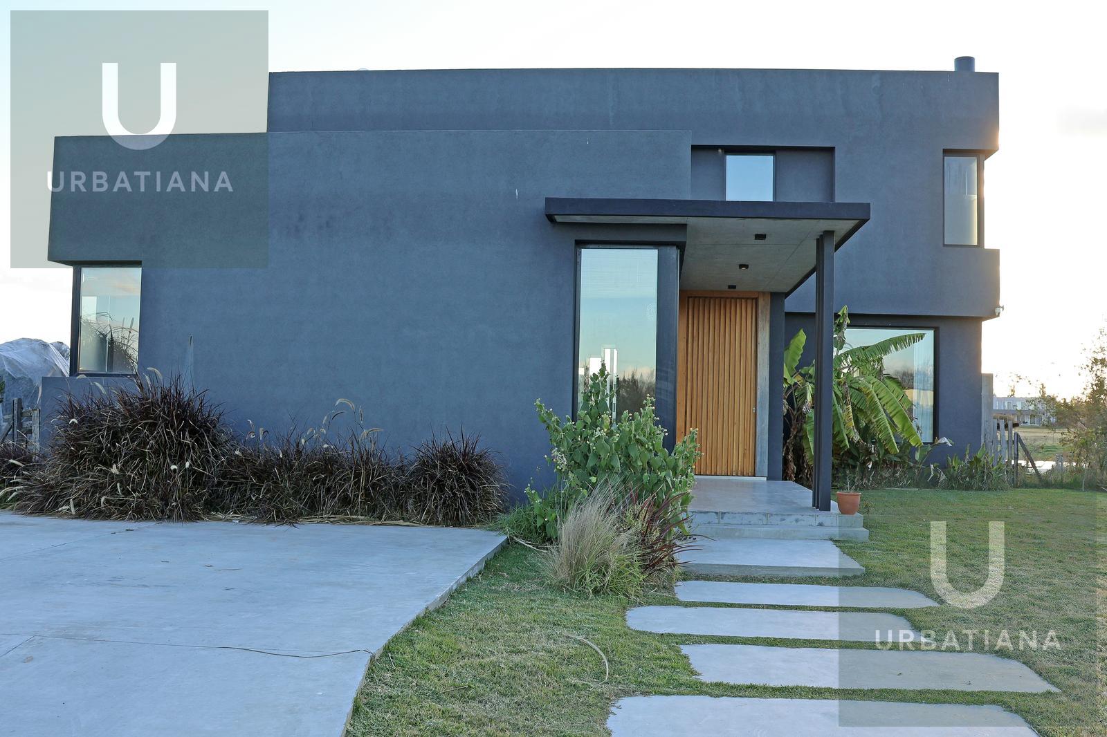 Casa en Venta con Muelle Propio sobre el Río – El Naudir, Escobar