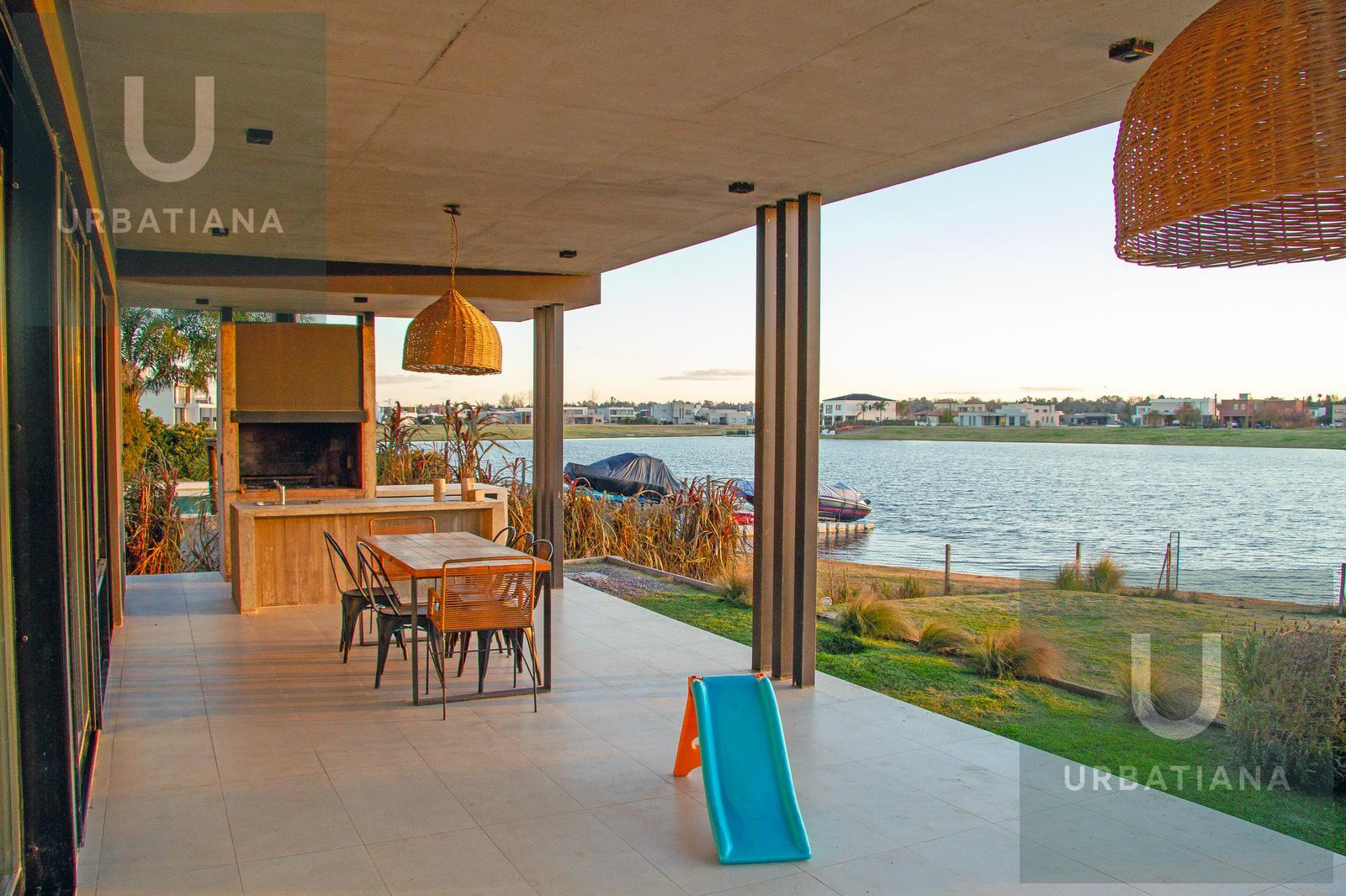 Casa en Venta con Muelle Propio sobre el Río – El Naudir, Escobar